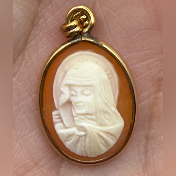 Vintage Virgin Mary Madonna Cameo Pendant Pink White Jewelry Mini - Picture 2 of 8
